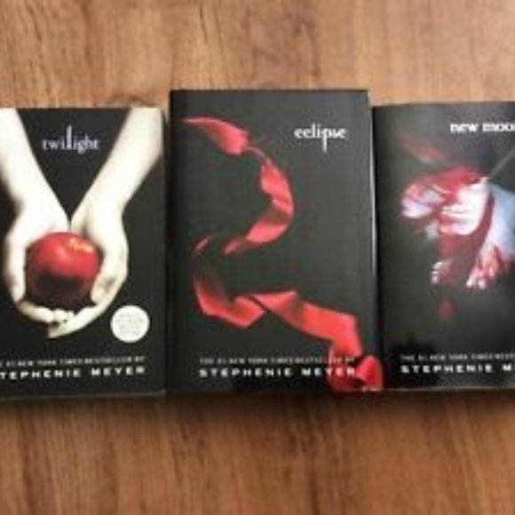 TWILIGHT Full Series (4 Books) - Picture 2 of 2
